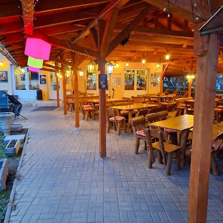 Grill Terasz Etterem Es Szallashely Mezőkövesd Eksteriør bilde
