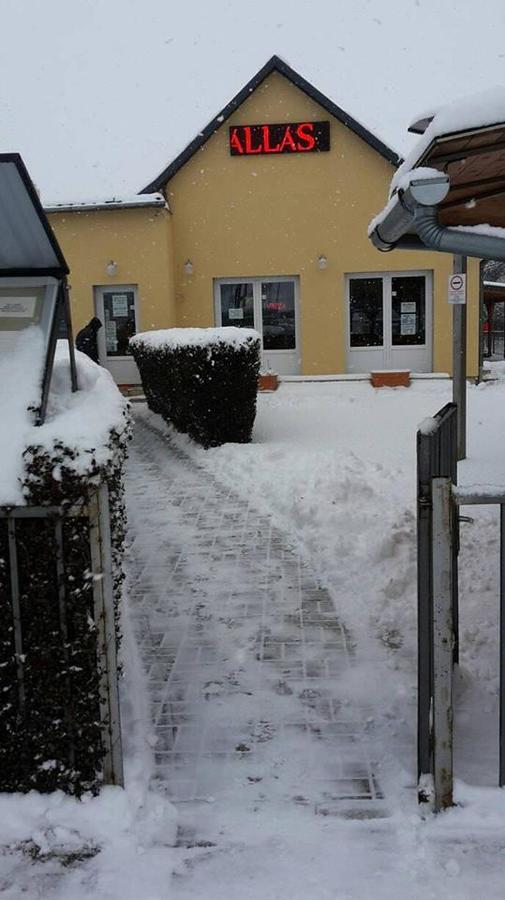 Grill Terasz Etterem Es Szallashely Mezőkövesd Eksteriør bilde