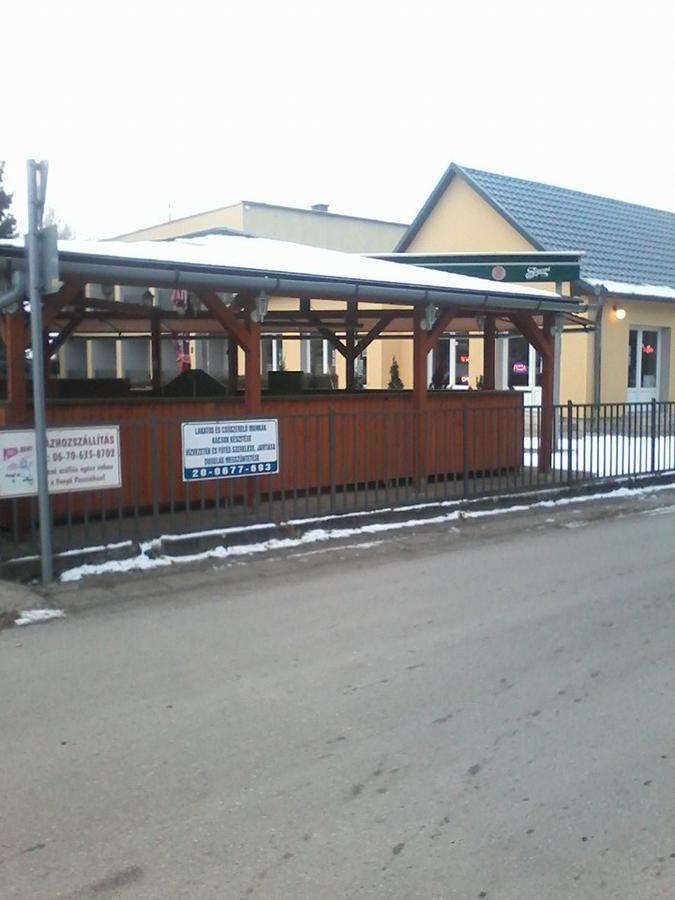 Grill Terasz Etterem Es Szallashely Mezőkövesd Eksteriør bilde