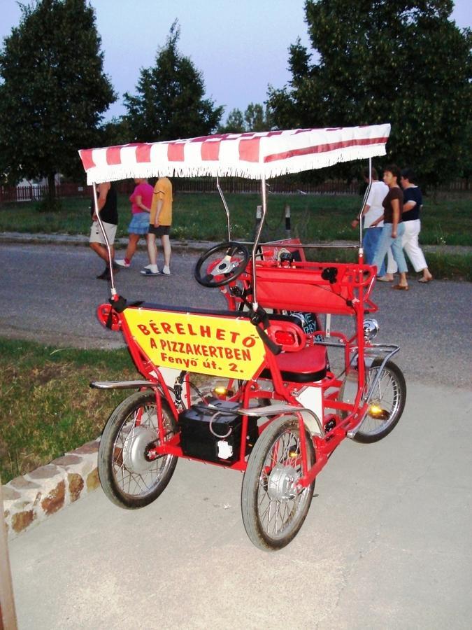 Grill Terasz Etterem Es Szallashely Mezőkövesd Eksteriør bilde