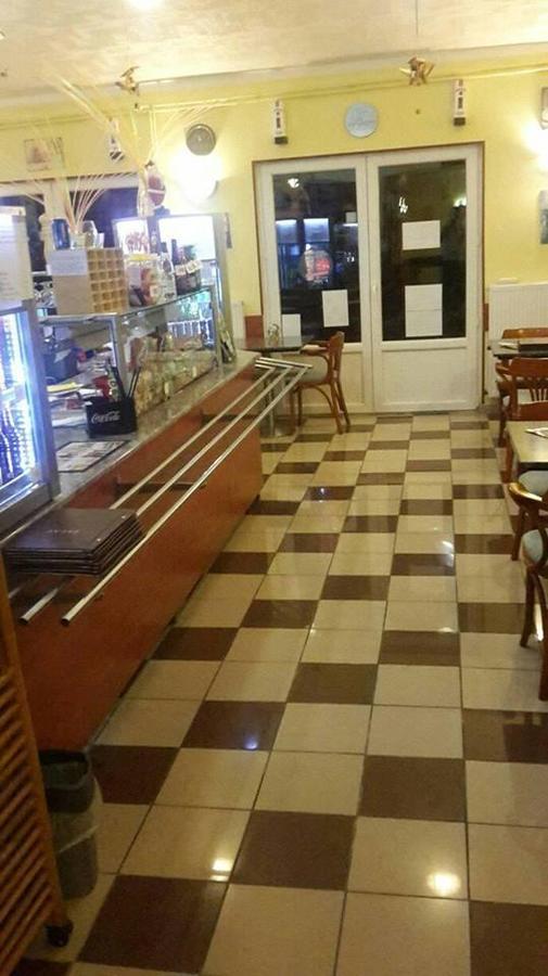 Grill Terasz Etterem Es Szallashely Mezőkövesd Eksteriør bilde